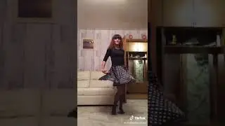 Задралось платье