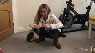 CAN I BLOW UP BALLOONS WITH A FOOT PUMP CHALLENGE 😱