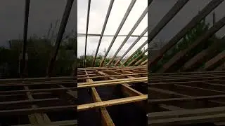 Roof trusses. The roof has begun!