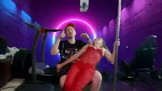 Ева исполняет 