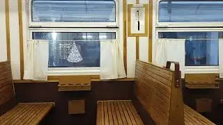 Ретро поезд Лахта у метро удельная