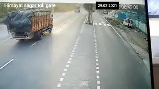Himayat sagar road lorry accident March 29, 2021