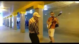 Дед танцует под метал