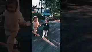 мы лежим на кровати, я у стенки, а ты с краю, я тебя не люблю, я тебя обожаю....