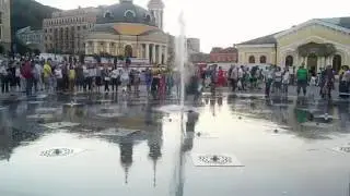 Головой в фонтан ))
