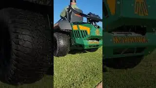 @mowermanls Cutting loose on his @mowhawk_mowers Commander Pro 