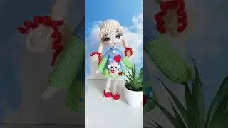 Милая кукла. Высота 30 см. Одежда и обувь съëмная. Тело на проволочном каркасе.