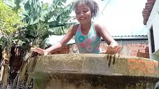 Fiz vários desafios no minha piscina ( tanque) com minha amiga ayla