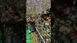 Narendra Modi Ne Diwali Par Jawano Ko Mithai Khilai