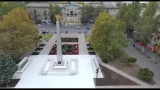 Стела «Мелитополь – Город воинской славы» на площади Победы с высоты птичьего полета