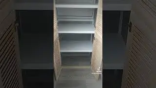 отделка балкона ПВХ панелями, жалюзийный шкаф.