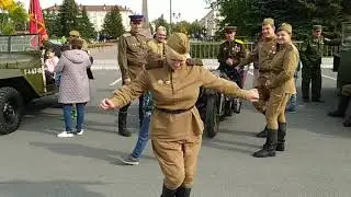 75 лет Победы ВОВ.  Оксанка танцует задорный танец.