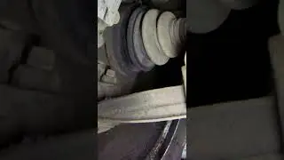 что то подстукивает