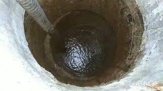 поливаем саженцы с помощью помпы