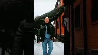 Доктор Шилов за 2 минуты до отъезда в кабинет