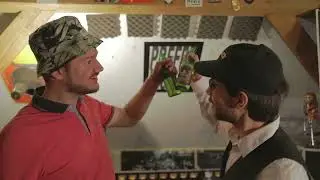 Einer und ein Weiterer – The Sitcom: «Zäh Minute» (S01E01)