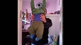 ירון שניידר בן 10 חודשים עושה מתיחות
