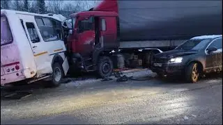 В Челябинской области фура протаранила автобус с вахтовиками