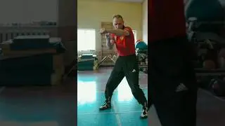 Шаг в сторону с ударом