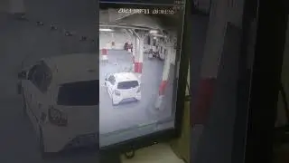 Detik detik pencuri Hp masuk kantor
