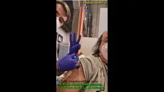 El Friki @Angeloso69 se vacuna por tercera vez