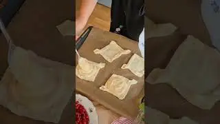 ватрушка с творогом! #ватрушка#ватрушкасягодами#слоёноетесто