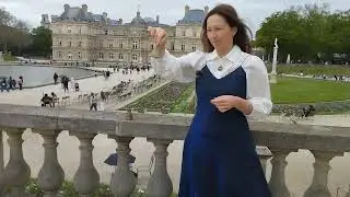Металеві дзвони/Париж/Музичні інструменти музею HARP HALL
