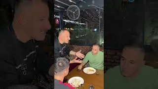 Siparişi beğenmeyen Garsonun Yüz Hali