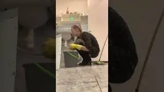 С юриста до уборщицы. Мою туалет в чулках и платье. Мое рабочее место.