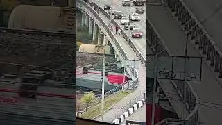 «Тройная встреча» два 2ЭС5К с грузовыми поездами и ЧМЭ3 с лабораторией