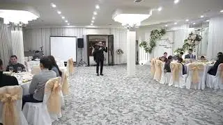 Ведущий в Алматы Азамат Исаханов