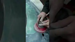ЗАДЕЛАТЬ ДЫРЫ НА КРЫЛЕ БЕЗ СВАРКИ И ПОКРАСИТЬ.