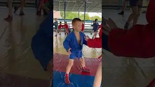 Ну что она ко мне пристала😂не хочу я с ней 😂 как он не любит с девочками спаринговаттся 🫣 