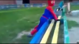 Спайдер Мен спешит на помощь