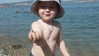 Геленджик - ч.2:  крабы, дети, ветер, море