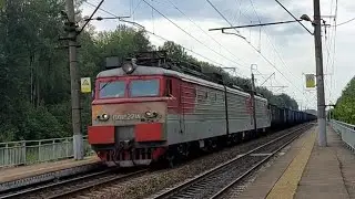ВЛ11М-221/171Б с грузовым поездом следует по перегону Кресты-Сандарово Московской железной дороги
