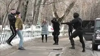 Опасный банан Хизы против спецназа 😂💪