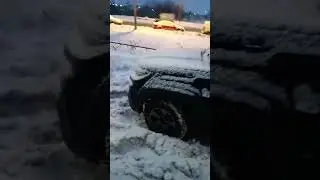 Лада Нива Тревел / Парковка в городе 