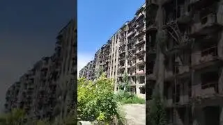 Горькая ирония: так выглядит улица Новороссийская в Мариуполе