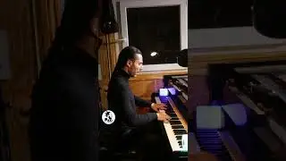 la música también hiere y lloramos en silencio