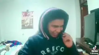 Que paso abuelita? bájale el volumen a tu equipo está muy fuerte * pum *
