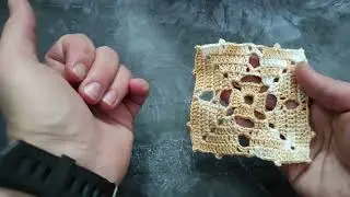 Красивый мотив квадрат крючком.