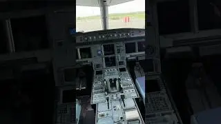 Airbus A320 cockpit👨‍✈️✈️ #planespotting #aviation #shorts #aeroflot #avgeek