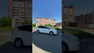 Toyota Prius Alpha 2013 года в Абакане