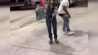 Blueface dancing Drunk asf at the gas station 😂
