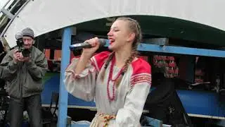 Топится, топится в огороде баня.