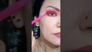 Vintage Red Eye makeup
