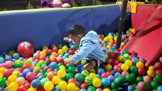 bermain mandi bola