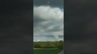 Во Франции дальнобой заснял засев облаков.