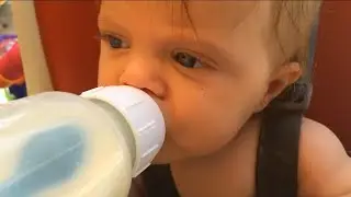 From Boobie to Bananas: Epic Twin Babies' Solid Food Adventure!